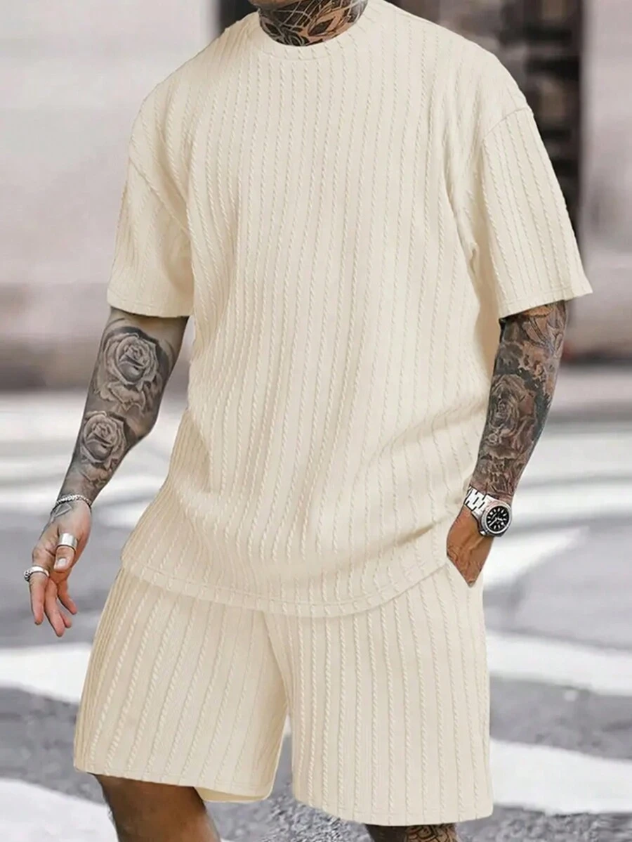 男士纯色圆领短袖休闲 T 恤和短裤套装