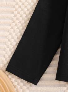 A 2 Pieces Elegant And Fashionable Girl's Air-Conditioned Room Round Neck Long Sleeved Home Outfit, Paired With A Bow Print Top And Pink Pants, Suitable For Children And Girls To Wear At Home In Spring, Summer, Autumn, And Winter