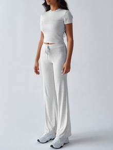 GAOVOT 女士两件套夏季 Y2K 运动休闲日常纯色短袖圆领 T 恤和修身直筒长裤套装