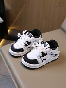 Nuevos zapatos deportivos ligeros y sencillos de moda para niños y niñas, zapatos para correr con suela antideslizante para uso en exteriores, apropiados para niños, de primavera y otoño