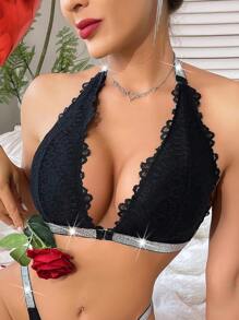 Schwarzer floraler Spitzen-Trägerbh mit Verschluss vorne für den Valentinstag. Dessous