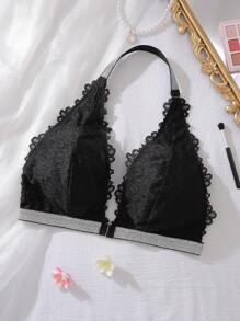 Schwarzer floraler Spitzen-Trägerbh mit Verschluss vorne für den Valentinstag. Dessous