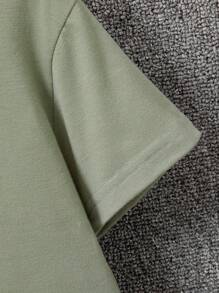 2 pezzi/Set Outfit casual estivo per ragazzi - Polo con doppia riga bianca e pantaloncini, set sportivo per bambini e bambini in età prescolare