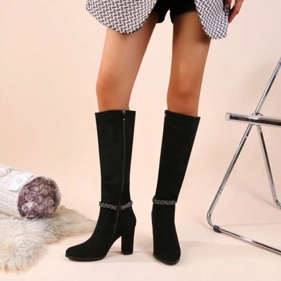 Damskor i västerländsk stil med strass utsmyckade mellankalvstövlar