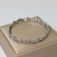 3 piezas Brazaletes apilables con baño de acero inoxidable, diseño de onda de moda para hombres y mujeres, adecuados para uso diario y fiestas - Juego de 3 pulseras de ondas. - View 2