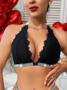 Schwarzer floraler Spitzen-Trägerbh mit Verschluss vorne für den Valentinstag. Dessous