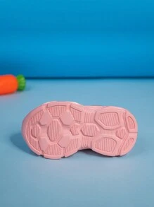 New Kids Soft & Breathable Mesh Casual Sneakers, Lightweight Lace-Up Outdoor Sports Shoes With Non-Slip Sole And LED Lights