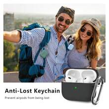 1 pieza Estuche protector de silicona de unicolor para AirPods con mosquetón de escalada y cepillo de limpieza