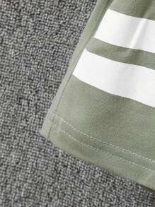 2 pezzi/Set Outfit casual estivo per ragazzi - Polo con doppia riga bianca e pantaloncini, set sportivo per bambini e bambini in età prescolare