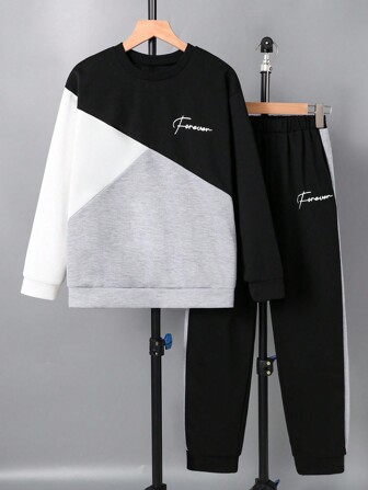 男童春秋两件套，拼布图案圆领运动衫和条纹运动裤，适合大龄儿童的休闲装