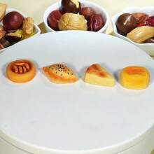 50 Peças Mini Enfeites de Comida, Réplicas Realistas de Alimentos, Enfeites Realistas Criativos de Alimentos, Modelos Realistas de Alimentos, Modelos de Pão, Bolo e Pastelaria, Decoração em Miniatura, Artesanato em Resina, Mini Itens Decorativos, Melhores Presentes de Sobremesas Realistas - Multicolorido - Visão 6
