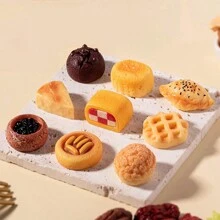 50 Peças Mini Enfeites de Comida, Réplicas Realistas de Alimentos, Enfeites Realistas Criativos de Alimentos, Modelos Realistas de Alimentos, Modelos de Pão, Bolo e Pastelaria, Decoração em Miniatura, Artesanato em Resina, Mini Itens Decorativos, Melhores Presentes de Sobremesas Realistas - Multicolorido - Visão 7