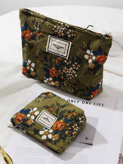 1 PC Green Floral Casual Retro Style Make Up Bag,Fashionable And Casual Large Capacity Portable Zipper Makeup Bags,Travel Storage Stationery Storage,Vacation Essentials Cosmetic Bags For Pouch Pads,Wired Earphones,Earpods,Headphones,Charger,Lipsticks,Cosmetics,Perfume,Skin Care And Beauty Products,Home Decor,For Mom,Women,Nurses,Students,School Girls,Keys,Holiday Gifts,Makeup Bag,Make Up Bag,Makeup Bags,Cosmetic Bag,Makeup Organiser,Travel,Makeup Pouch,Bag,Vanity,Make Up Pouch,Travel Essentials,Pouch Bag,Make Up Bags,Bags,Travel Essential,Vanity Accessories,Small Makeup Bag,Makeup Pouch,Cosmetic Bag,Travel Essential,Large Capacity,Large Makeup Bag,Christmas Gifts,Pouch,Travel,Gifts For Women,Women's Necessaire,Travel Essential,Pouch,Clutch / Small Handbag,Necessaire,Makeup Organizer,Makeup Organize,Pouch,Brush Holder,Mini Pouch,Large Capacity Pouch