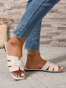 صنادل النساء المزخرفة على البارد بنمط الكروكوديل ذات الزخرفة المعدنية المتنوعة ذات القاع المسطح، صنادل صيفية عصرية، صنادل حذاء الفراء بإصبع دائري منخفض الكعب صيحات الموضة الحديثة للاستخدام الداخلي والخارجي مانعة للانزلاق بسيطة