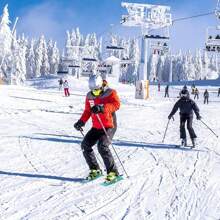 Miniaturowe narty śnieżne odpowiednie do śnieżnego terenu, krótkie miniaturowe buty narciarskie, deska narciarska, przenośne łyżwy, odpowiednie do sportów zimowych