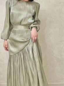 Women's Pleated Dress, Long Sleeve, Round Neck, Elegant And Simplistic