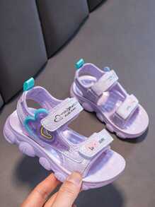 1 par de sandalias planas marrones para niñas, zapatos para niñas, con cierre de gancho y bucle versátiles para uso en exteriores/playa