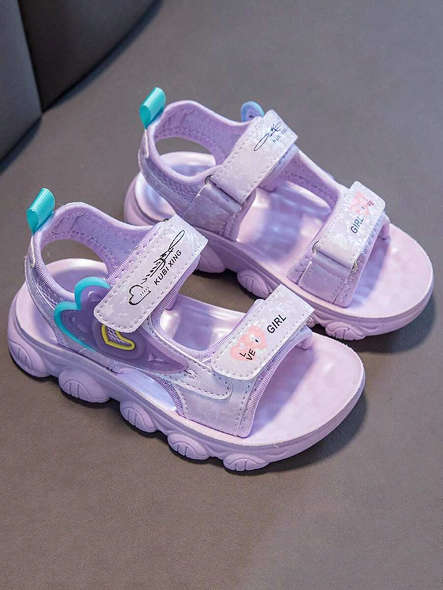 1 par de sandalias planas marrones para niñas, zapatos para niñas, con cierre de gancho y bucle versátiles para uso en exteriores/playa