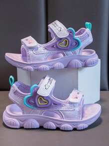 1 par de sandalias planas marrones para niñas, zapatos para niñas, con cierre de gancho y bucle versátiles para uso en exteriores/playa