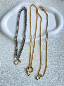 带有金色马蹄扣和罐盖的 BOXR 方形珍珠链、带有镶钻金银马蹄扣的双层链以及优雅别致的女士项链，使其成为派对的时尚单品