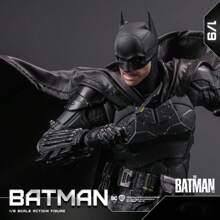Hasbro DC Figure Series, DC Multiverse  1:9 The (Filme) 2022 Novo  Figura de Ação com Acessórios, Estatueta Decorativa para Festa de Halloween e Natal