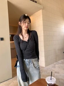 方领灰色针织衫，新款性感简约风，修身短款上衣，适合春秋季穿着 - 深灰色 - 查看 4