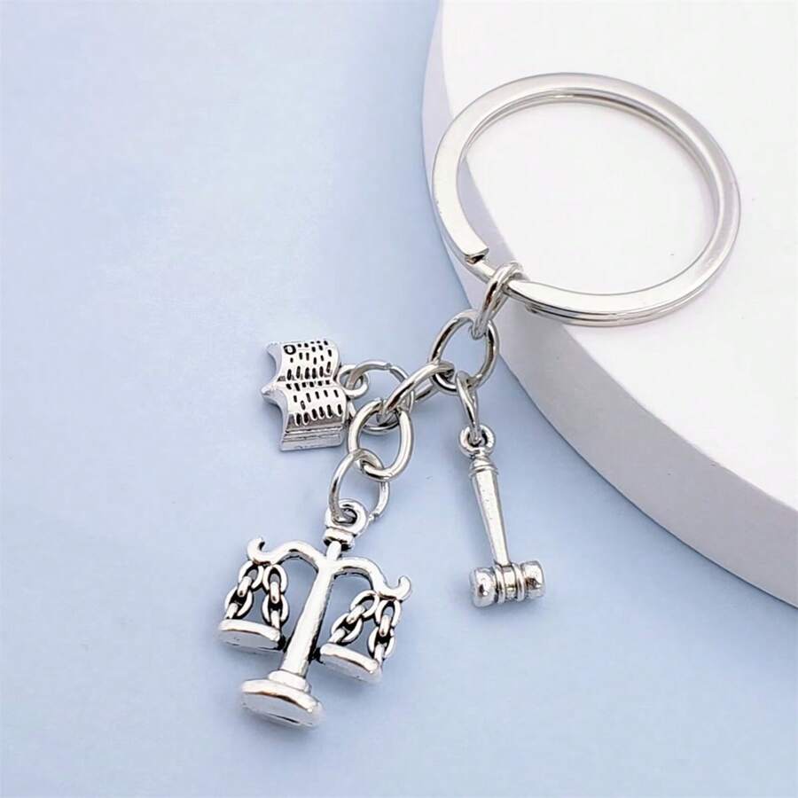 1 件欧美风格平衡正义天平钥匙扣，送给法学院学生、律师、法官的礼物 - 打字機 - 查看 1