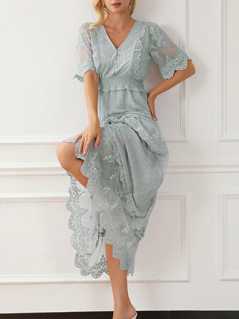 Rochie boemă cu decolteu în V, cu nasturi, din dantelă florală, fluidă, cu franjuri