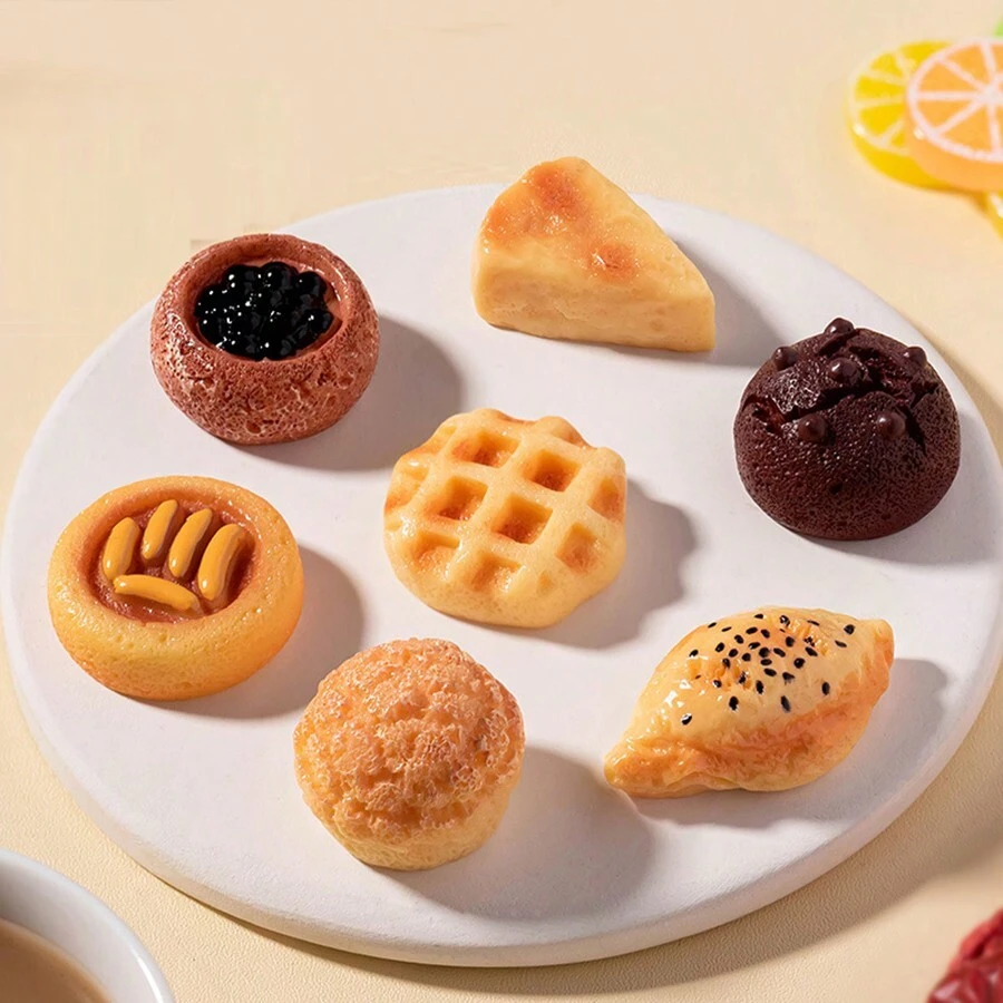 50 Peças Mini Enfeites de Comida, Réplicas Realistas de Alimentos, Enfeites Realistas Criativos de Alimentos, Modelos Realistas de Alimentos, Modelos de Pão, Bolo e Pastelaria, Decoração em Miniatura, Artesanato em Resina, Mini Itens Decorativos, Melhores Presentes de Sobremesas Realistas - Multicolorido - Visão 1