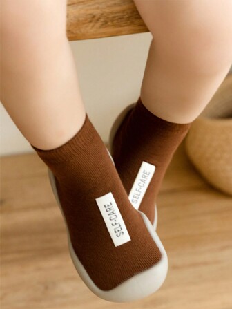 1 双软底防滑个性化标签时尚婴幼儿室内爬行鞋，婴儿运动鞋