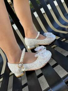 Sapatos de salto alto brancos brilhantes com strass e pérolas, perfeitos para meninas. Pingente de borboleta colorido com strass e cristais. Versáteis para todas as estações. - Branco - Ver 1