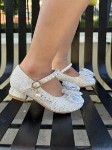 Sapatos de salto alto brancos brilhantes com strass e pérolas, perfeitos para meninas. Pingente de borboleta colorido com strass e cristais. Versáteis para todas as estações. - Branco - Ver 4