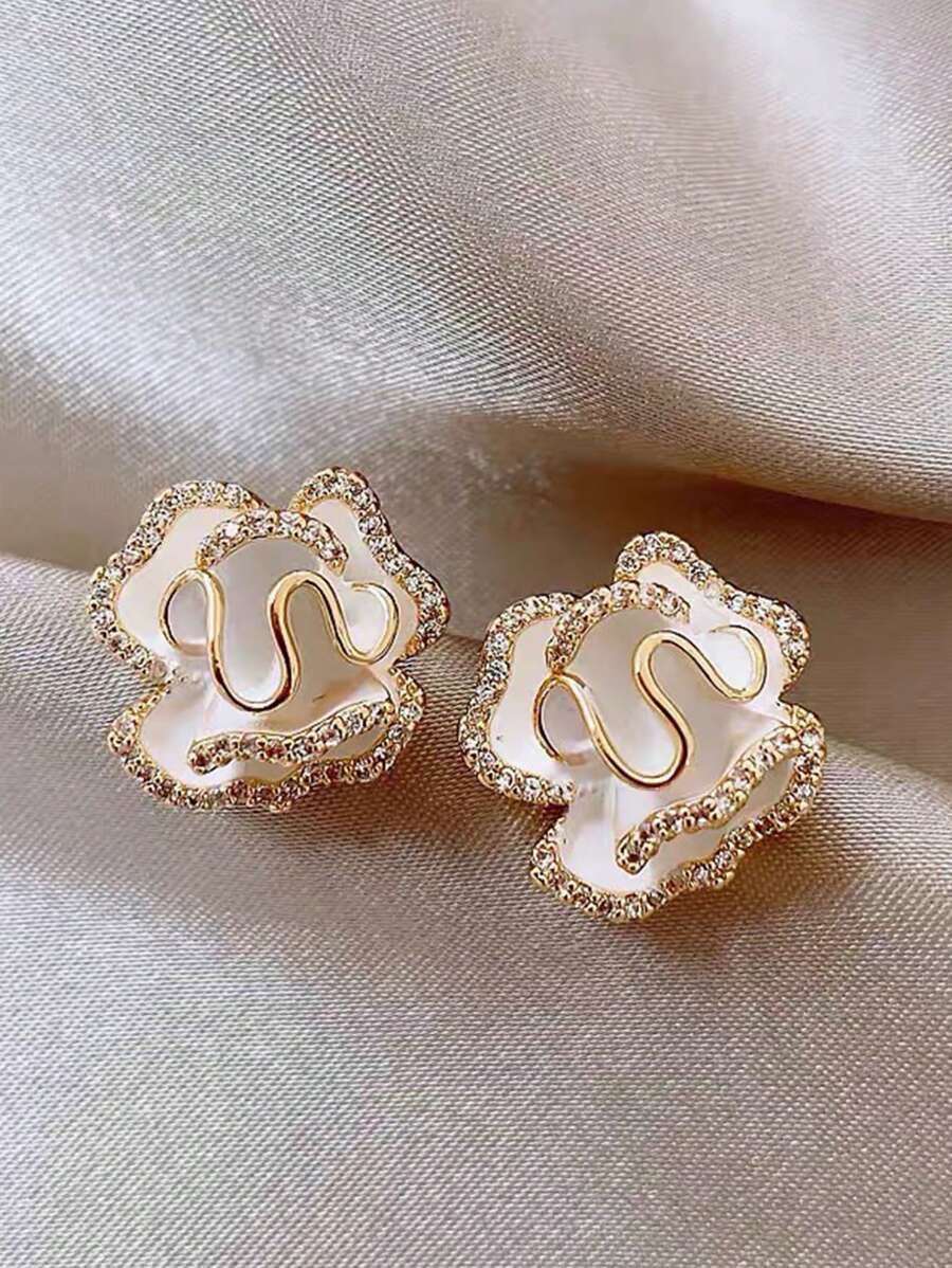 1 Pair Niche Design Luxurious Rhinestone Floral Stud Earrings (Flat, Not 3D) - Platinum - View 1