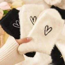 12 件/8 件心形图案袜子，舒适的珊瑚毛绒厚冬袜，适合情人节 - 温暖、柔软、毛绒，适合居家和睡眠。心形图案毛绒，心形保暖袜，柔软舒适，男女通用运动柔软轻便除臭袜。适合秋冬季，模糊奶牛图案中筒袜。6 件/4 件/2 件最受欢迎的圣诞节和情人节心形袜子 - 彩色 - 查看 14