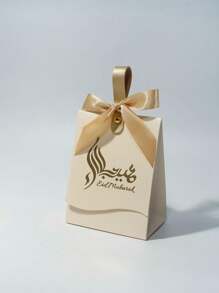 5 piezas de Bolsas de regalo mini de Eid Mubarak en azul marino y crema elegante con letra dorada y cintas de satín. Perfectos para dulces, chocolates y pequeños regalos. Ideal para celebraciones de Eid, ocasiones festivas y reuniones familiares. Embalaje elegante para momentos memorables - 10X6.5X12.5cm - Ver 9