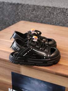 1 Pair Children's Closed Toe Sandals With PU Uppers, Anti-Slip Thick Sole, Hook And Loop Closure