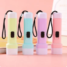 1 件迷你手电筒、明亮的 LED 灯玩具、实用的照明礼物、钥匙扣吊坠 LED、万圣节填充物、家居和派对发光礼物 - 彩色 - 查看 5