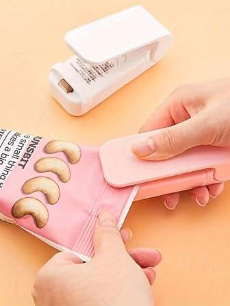 1 件便携式塑料袋封口机，迷你封口机，2024 新款手持袋封口机，多用途便携式零食封口机，热封芯片袋封口机，手持袋封口机，电池供电，工作电压≤36V（不含电池），适用于厨房和旅行 - 保持食物新鲜并防止变质 - 美食家和徒步旅行者的绝佳礼物。