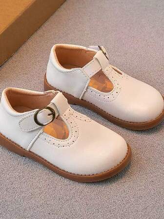 1 双女孩纯色压花 PU 皮革平底圆头复古休闲鞋，透气舒适，适合学校、派对、春夏