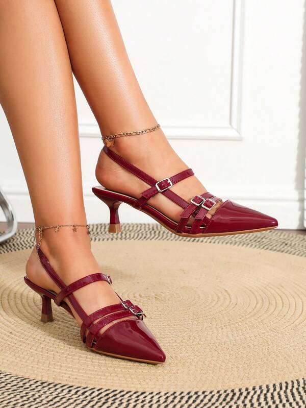 Tacco alto a stiletto rosso bordeaux, con cinturino alla caviglia regolabile e apertura sul davanti, scarpe alla moda e versatili