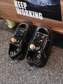 1 Pair Children's Closed Toe Sandals With PU Uppers, Anti-Slip Thick Sole, Hook And Loop Closure