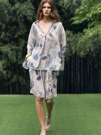 新款印花上衣和裤子套装，V 领休闲修身装