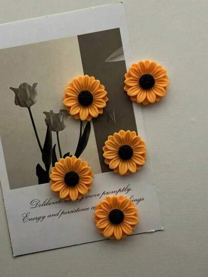 1/5/10/12 pezzi Magneti da frigorifero in resina con design divertente a girasole, adatti per frigoriferi da cucina, piccoli regali per famiglia e amici, magneti decorativi a girasole caldi e luminosi, decorazioni per tavoli da pranzo, decorazioni per cucina, adatti per cucine, soggiorni, uffici, bacheca dei messaggi, regali per le vacanze