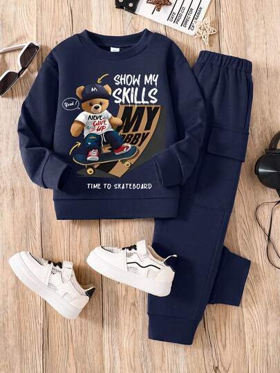 男孩卡通印花圆领连帽衫和运动裤套装