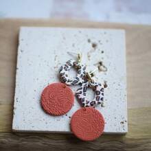 1 Pair Handmade Minimalist Spotted Embossed Embossed Clay Earrings, Suitable For Women's Daily Wear And Dates, Festival Gifts