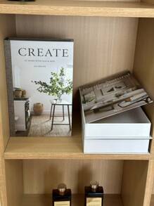 قطعة واحدة صندوق كتاب مزيف قابل للفتح، ديكور منزلي أنيق، مستوحى من تصاميم راقية، مثالي لغرفة المعيشة والطاولات والديكور الحائطي، مناسب لمواقف متعددة (غرفة/ غرفة المعيشة/ طاولة/ خزانة التلفزيون/ ردهة/ رف الكتب/ مكتب المكتب/ خزانة/ متجر/ مكان العمل/ منزل العرض)، مجموعة كتب مكتبية مزيفة فاخرة، صندوق كتاب مصنوع بتصميم أناقة - متعدد الألوان - مشاهدة 5