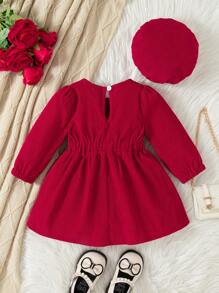 Vestito a maniche lunghe per bambina con fiocco, bottoni e cappello in velluto a coste di colore unito