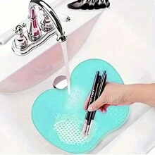 带吸盘的硅胶苹果设计粗糙纹理垫，硅胶粗糙纹理垫美容工具，化妆刷清洁垫，有大号和小号可供选择，圣诞礼物