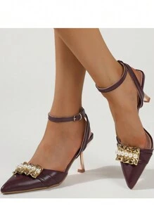 كعب عالي أنيق مزخرف باللؤلؤ باللون البرغندي ذو تصميم كلاسيكي للنساء ، حذاء كعب مدبب عصري لحفلات الزفاف أو السهرات مزود بحزام كاحل'