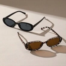 Lunettes style millénaire Y2K avec un petit cadre étroit ovale noir